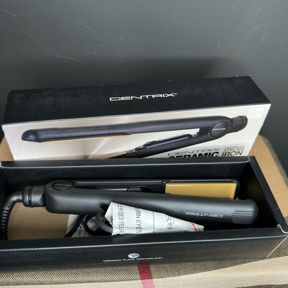 Black Ceramic Styling Iron - Picture 4 of 5